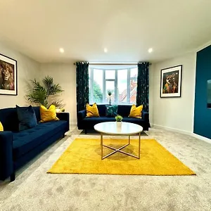  Apartment Chic 3br - Near & Shops!